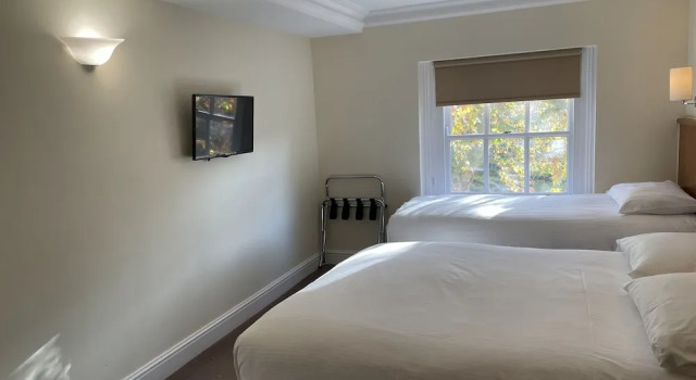 Трёхместный номер Standard Orchard Hotel