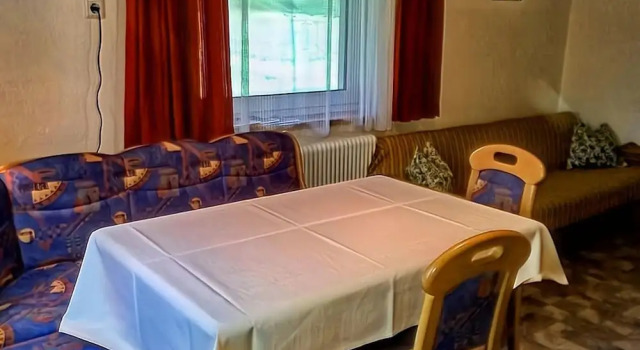 Pleasant Holiday Home in Langenfeld With Balcony, Prenota Casa vacanze Hotel a Tirolo con parcheggio, Parcheggio