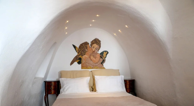 Коттедж c 1 комнатой Genesis Cave Houses