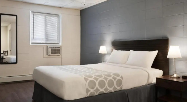 Одноместный номер Deluxe Howard Johnson by Wyndham Grande Prairie