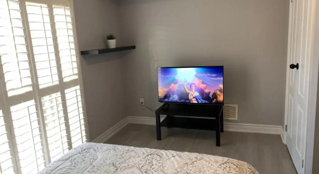Коттедж Beautiful Vacation Home near Toronto Airport