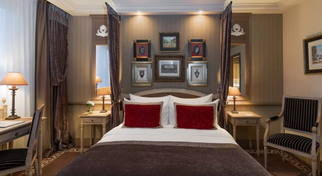 Одноместный номер Classic Royal Manotel
