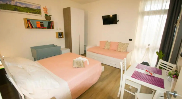 B&B Alba Serena, Book Bed and Breakfast Hoteller i Alba med parkering, Parkering