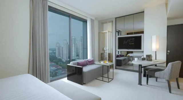 Double suite Whiz Luxe Hotel Spazio Surabaya