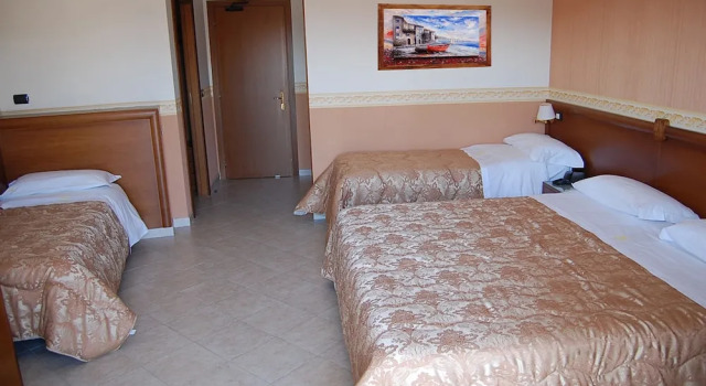 Трёхместный номер Comfort c 1 комнатой с балконом Hotel Ristorante Donato