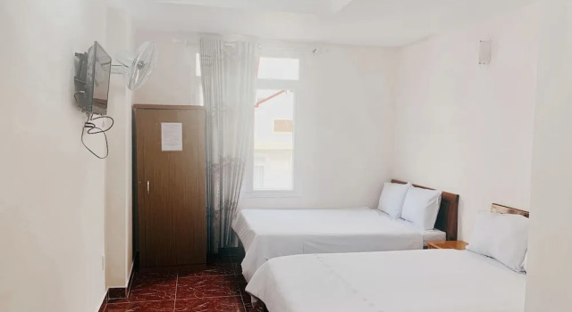 Четырёхместный семейный номер Standard Hưng Phát Hotel