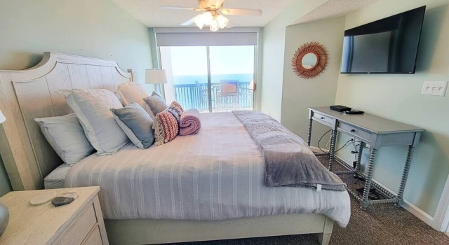 Ashworth 1801 4 Bedroom Condo by RedAwning, North Myrtle Beach, Забронировать Отель Отели Норт-Миртл-Бич с парковкой, рядом с Парк развлечений OD Pavilion, Парковка