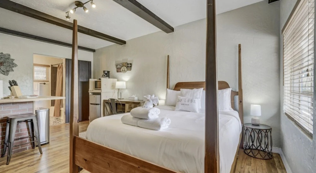 Quest Rest - Unit 6, Buchen Sie Ferienhaus Hotels in Colorade Springs mit Parkplatz, Parkplätze