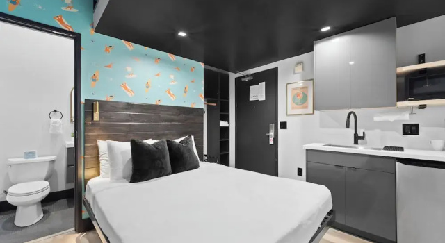 Семейный люкс The Neon Elm Hotel