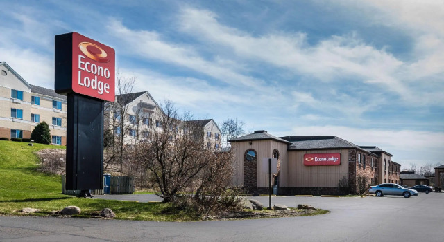 Люкс Econo Lodge Cleveland Southeast - Kent