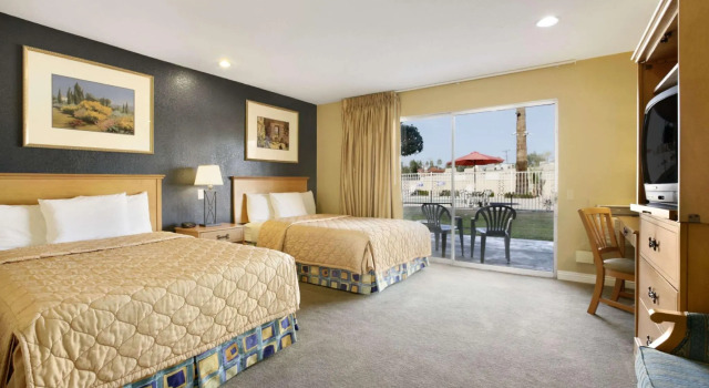 Четырёхместный номер Standard Sol Springs Inn