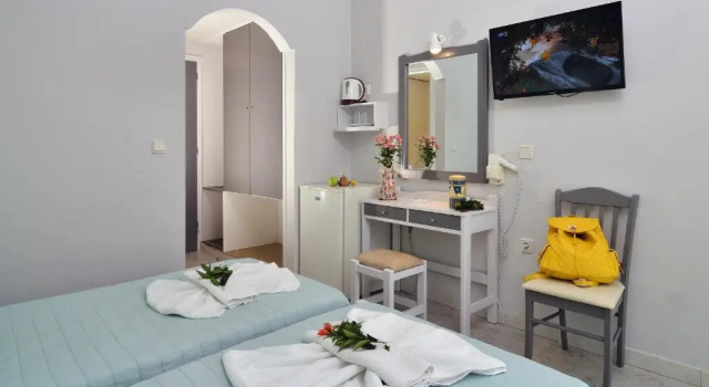 Двухместный номер Standard с видом на бассейн Nereides Hotel