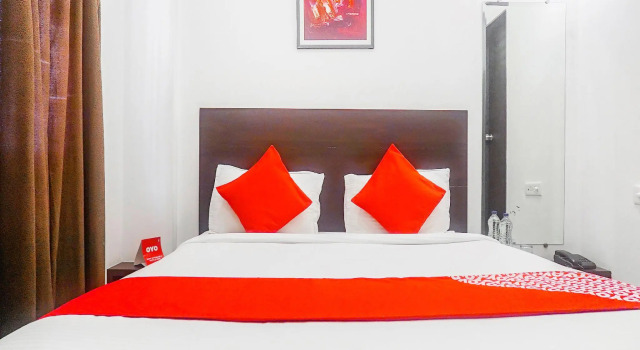 OYO 15741 Z Inn, Забронировать Отель Отели штата Махараштры 3 звезды, 3*