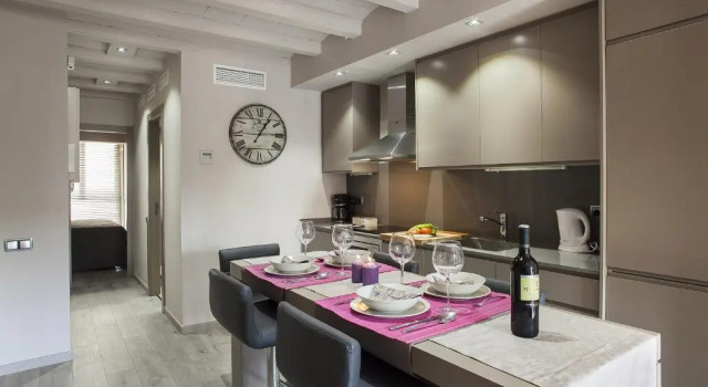Апартаменты Elegant Eixample Apartment Nicely Decorated