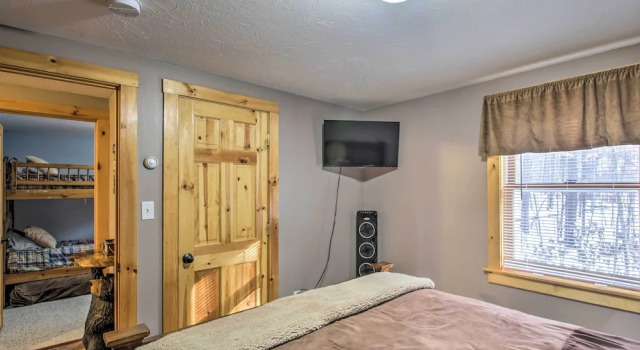 Коттедж Secluded Conway Home w/ Theater Room & Hot Tub!
