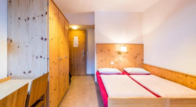 Одноместный номер Standard с балконом Davos Youth Hostel