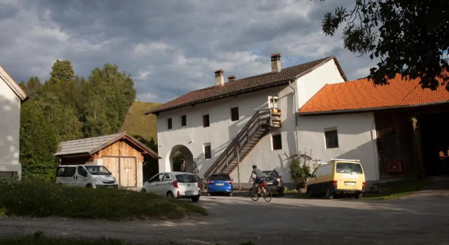 Romedihof Backpacker Hostel, Rezerwuj Hostel Hotele w Tyrol z parkingiem, Parking
