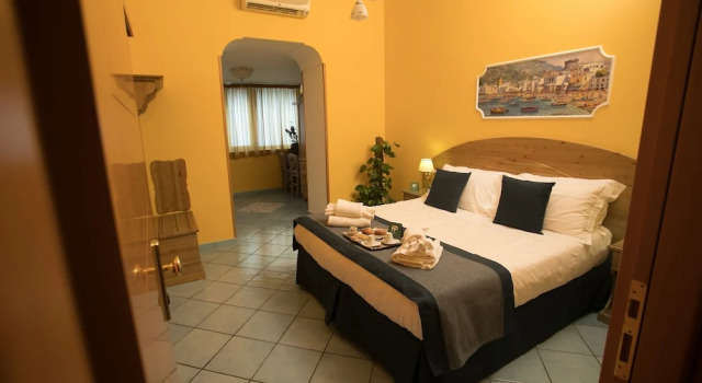 Четырёхместный номер Standard с балконом Hotel Potenza