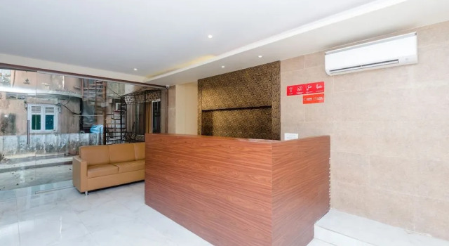 OYO 17028 Hotel Aviva Residency, Varaa Hotelli Hotellit New Delhi uima-altaalla, Uima-allas