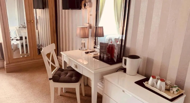 The Hotel Commodore, Book Hotel Llandrindod Wells Powys