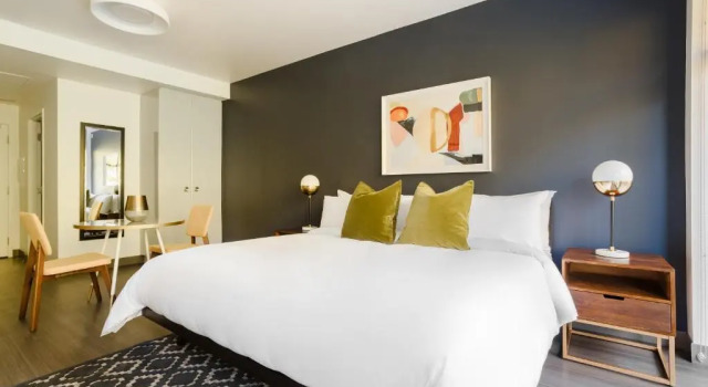 Номер Superior Revival English Bay, Vancouver