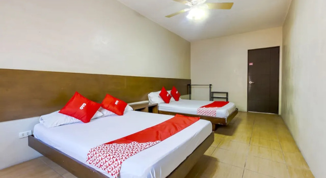 Четырёхместный номер Economy Metro Deluxe Residences near World Trade Center