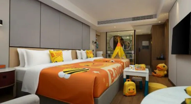 Люкс с видом на город HUACHENG·V Time Walk Hotel (Guanshanhu Park Lincheng West Road Subway Station Branch)
