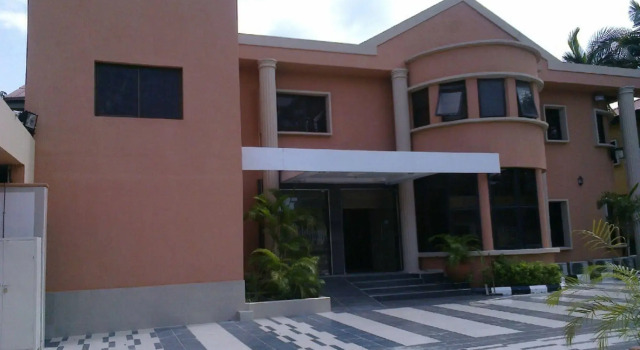 Primal Hotel, Rezerwuj Hotel Hotele w Lagos z parkingiem, Parking