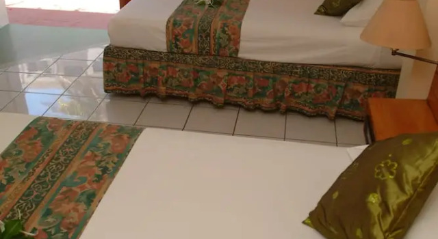 Номер Deluxe с балконом и с видом на бассейн Hexagon International Hotel, Villas & Spa