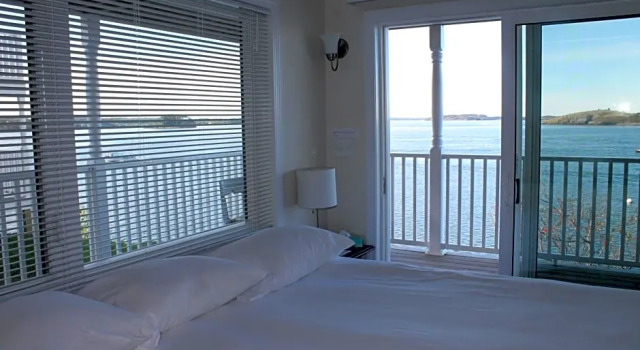 Двухместный люкс с балконом The Inn on the Wharf