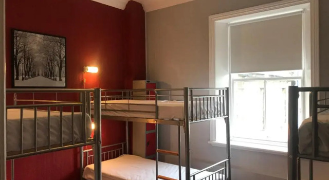 Кровать в общем номере Newcastle House Rothbury