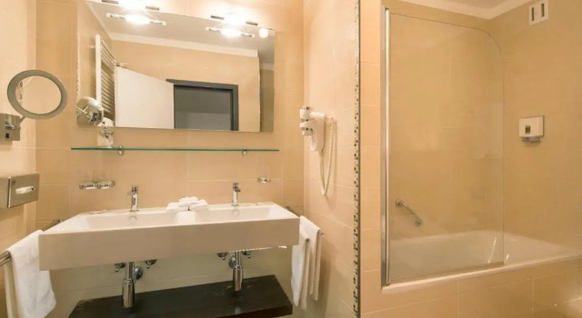 Полулюкс Hotel Campione