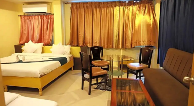 Полулюкс Hotel DKR Residency