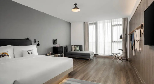 Номер Deluxe Moxy Shanghai Hongqiao NECC