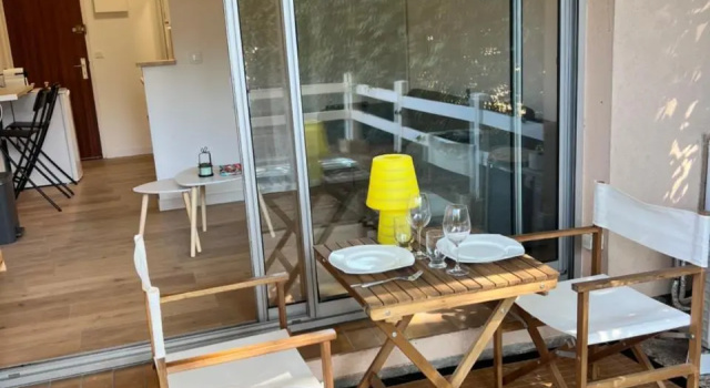 T2 avec magnifique vue mer, piscine, clim, parking