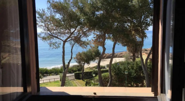 Коттедж с 2 комнатами с видом на море Casa Turchese, Sea View Beachfront SouthSardiniaHolidays