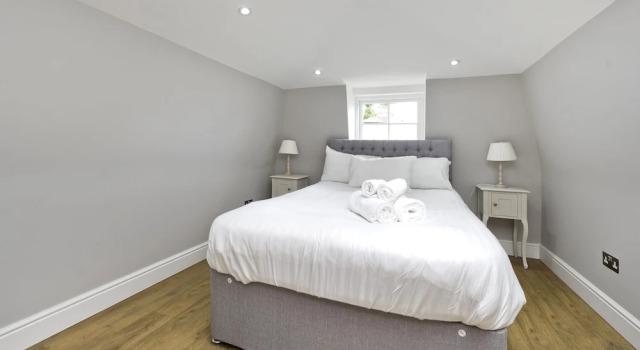 Коттедж c 1 комнатой Charming Home With Patio Close to Wimbledon Park by Underthedoormat