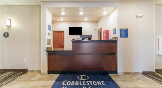 Cobblestone Hotel & Suites - Hutchinson, Varaa Hotelli Hotellit Minnesota pysäköinnillä, Pysäköinti