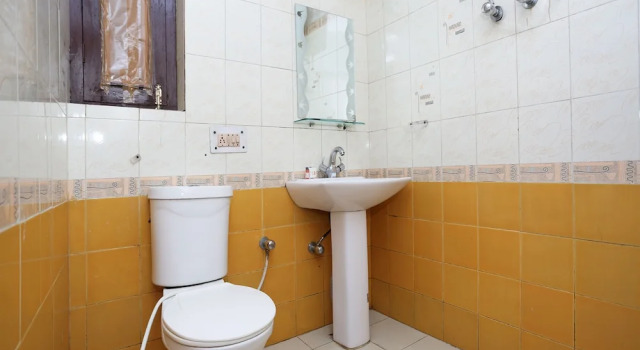 Люкс Oyo 14877 Alinda Guest House
