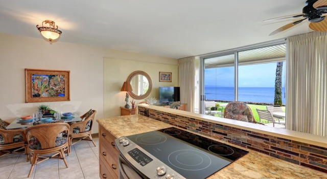 Pikake #a6 2 Bedroom Condo by RedAwning