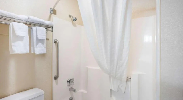 Номер Standard Quality Inn Cedar Rapids South