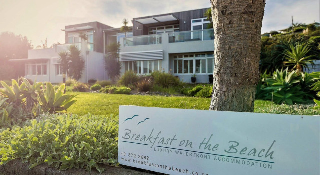 Breakfast On The Beach Lodge, Rezerwuj Bed and Breakfast Hotele w Auckland Region ze śniadaniem, Śniadanie
