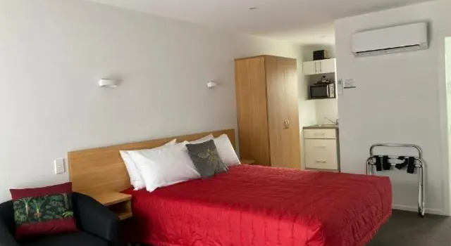 Студия с балконом и с красивым видом из окна Ashburtons Regency Motel