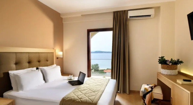 Akrathos Beach Hotel