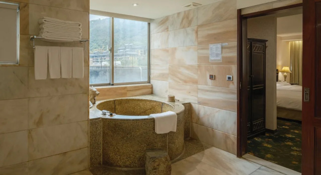 Четырёхместный семейный номер Standard Grand Pleasure Spring Hotel