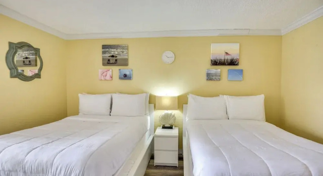 Daytona Beach Studio w/ Private Lanai 1 Mi to Pier, Забронировать Апартаменты/квартира Апартаменты Дейтона-Бич, рядом с Парк на пляже Breakers, Апартаменты/квартира