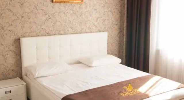 Полулюкс Роял Отель
