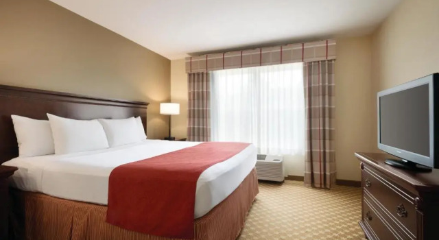 Двухместный люкс c 1 комнатой Country Inn & Suites by Radisson, Des Moines West, IA