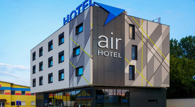 Air Hotel