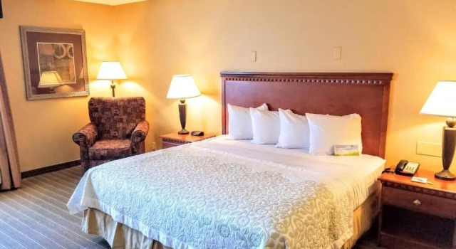 Двухместный номер Business Days Inn by Wyndham Windsor Locks / Bradley Intl Airport